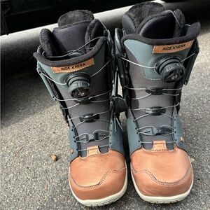 Ride snowboard boots SIZE 6